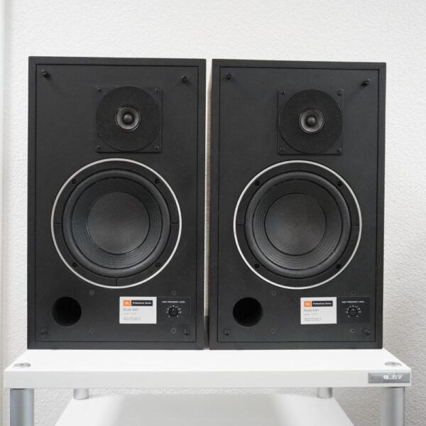 JBL Lautsprecher Modell 4301 in Nussbaum